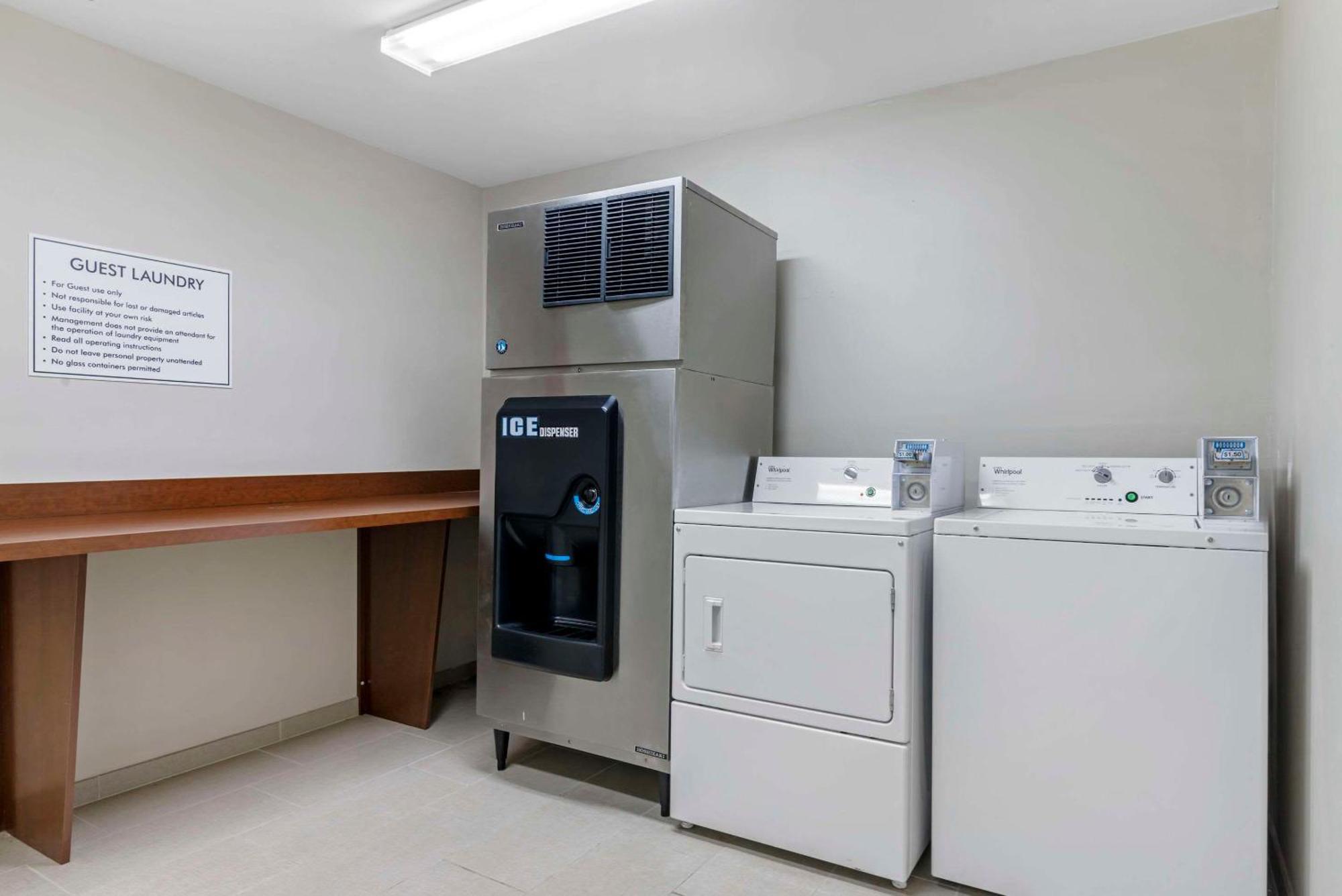 Comfort Inn & Suites Brunswick Εξωτερικό φωτογραφία