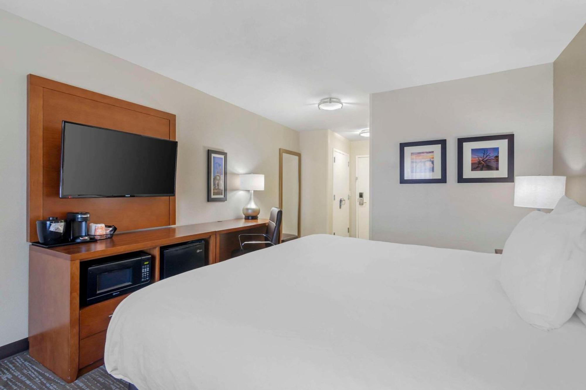 Comfort Inn & Suites Brunswick Εξωτερικό φωτογραφία